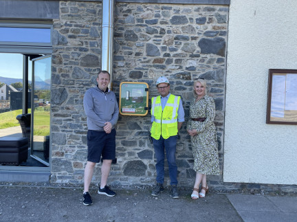 Scotia Homes Provides Lifesaving Defibrillator at Macdonald Golf Course, Aviemore